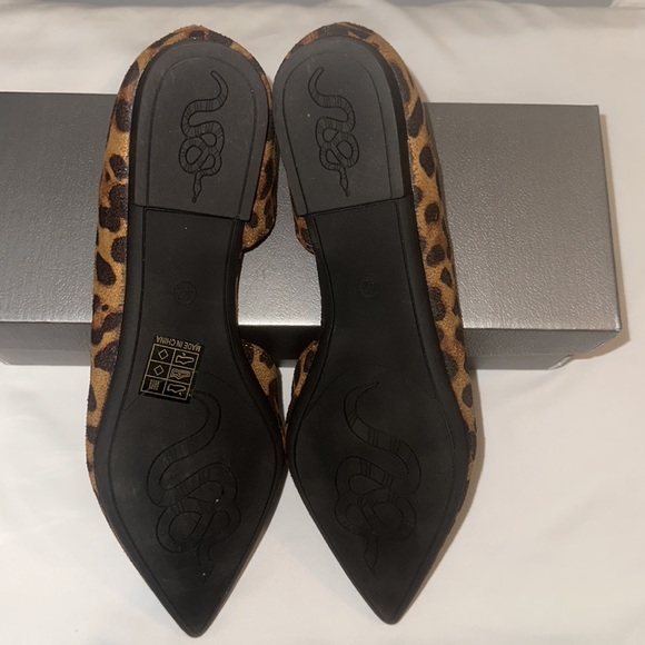 Leopard pattern point toe slip on flats - Picture 5 of 6